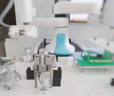 robot arm automation pick and place